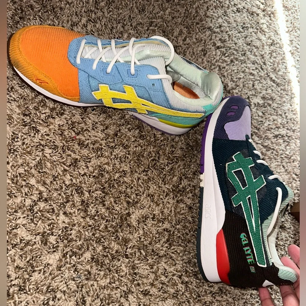 Selling ASICS - Picture 2 of 5